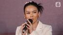 Dalam keterangannya, Yura Yunita mengaku bahwa konser ini didedikasikan untuk menyelami energi para pemilik karya-karyanya. (Liputan6.com/Herman Zakharia)