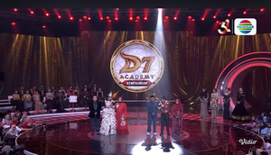 Tasya dan Valen menunjukkan kepedulian sosial dengan mendonasikan virtual gift D’Academy 7 untuk korban banjir di Sumatra. (doc. YouTube Indosiar)