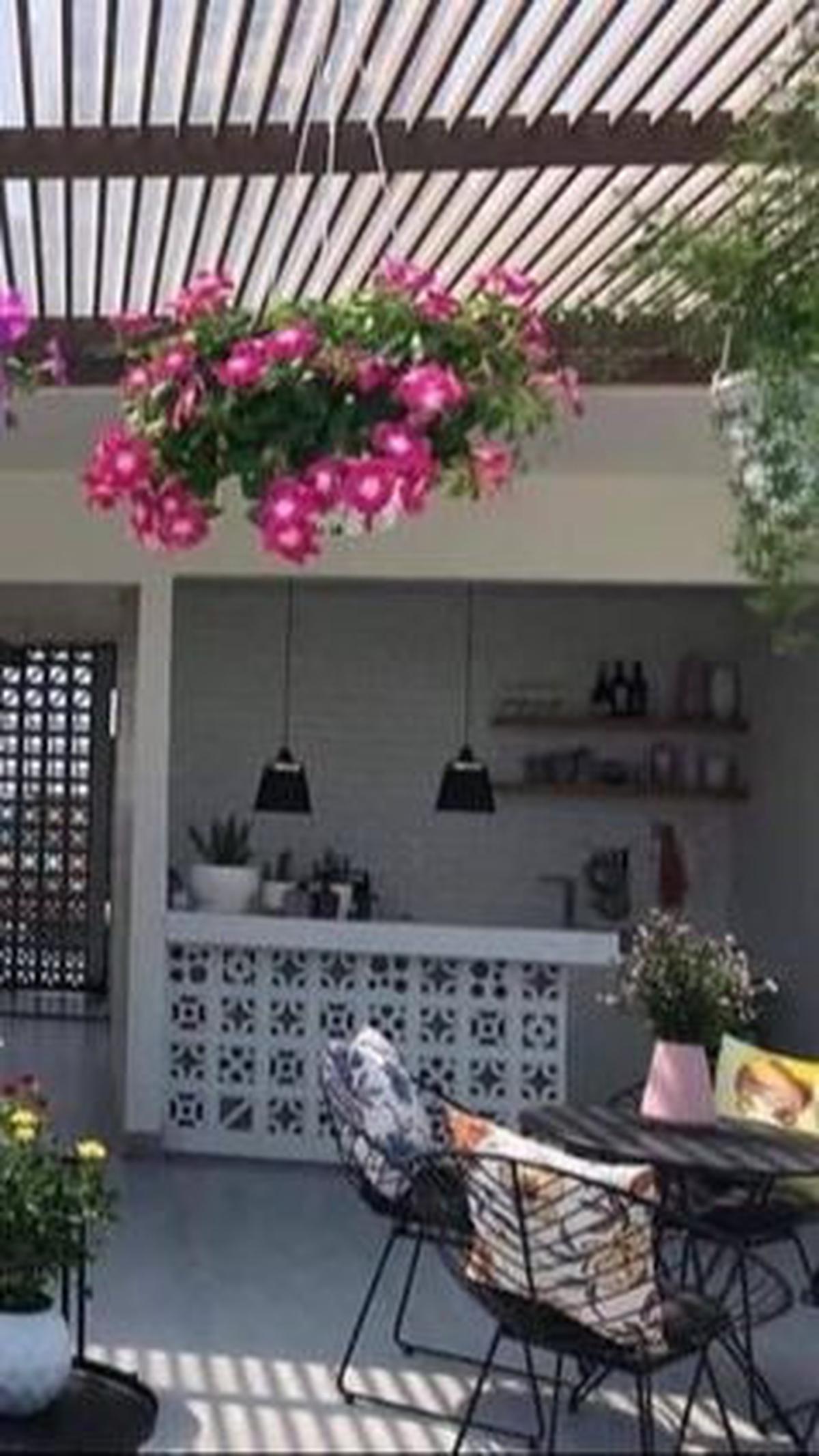 Desain Taman Atap Rumah Minimalis Lengkap dengan Bar