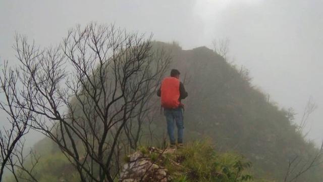 Pendaki berada di Gunung Empung di Sulawesi Utara.
