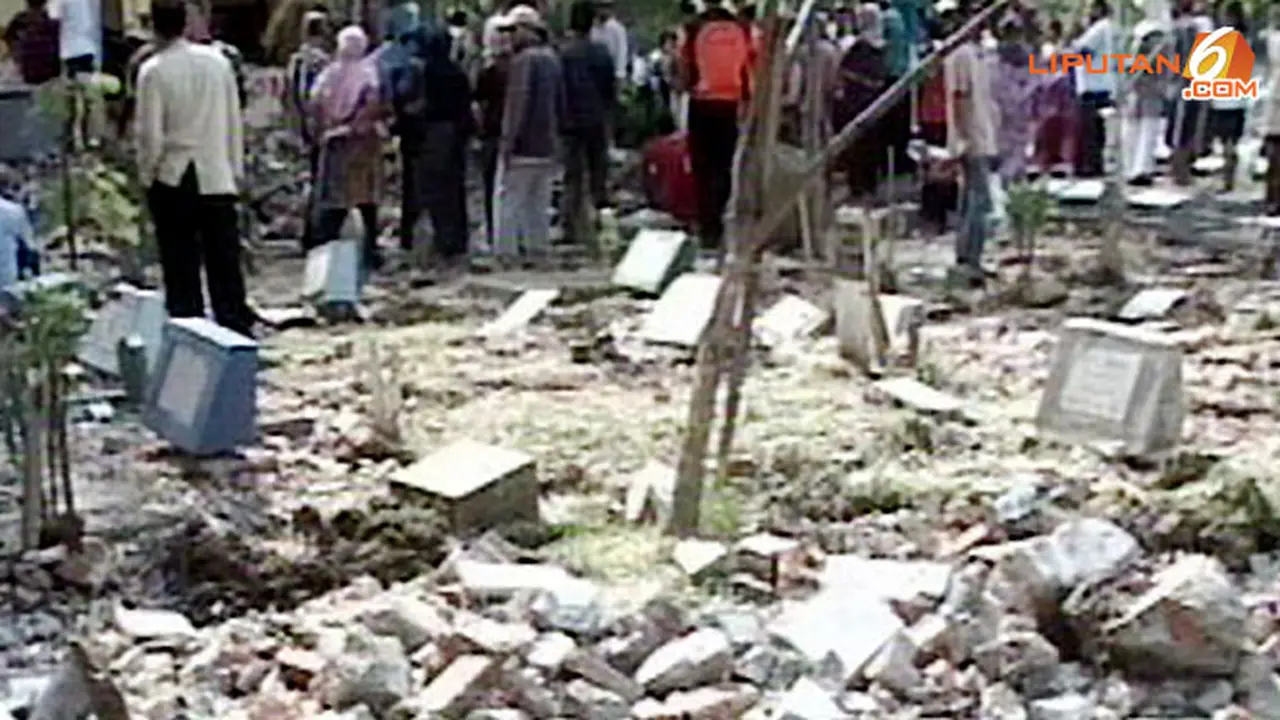 bongkar-makam-130902b.jpg