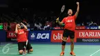 Ganda puteri Indonesia, Anggia Shitta Awanda/Mahadewi Istirani Ni Ketut melakukan selebrasi usai mengalahkan Jung Kyung Eun/Shin Seung Chan (Korsel) di 16 besar BCA Indonesia Open 2016, Jakarta, Kamis (2/6/2016). (Liputan6.com/Helmi Fithriansyah)