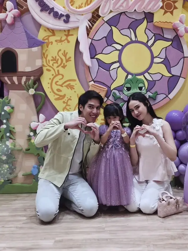 Syifa Hadju Hadir di Pesta Ulang Tahun Putri Kesha Ratuliu. [@syifa hadju]