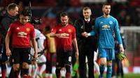 Manchester United takluk 0-2 dari Paris Saint-Germain pada leg pertama 16 besar Liga Champions 2018-2019, di Old Trafford, Selasa (12/2/2019). (AFP/Paul Ellis)