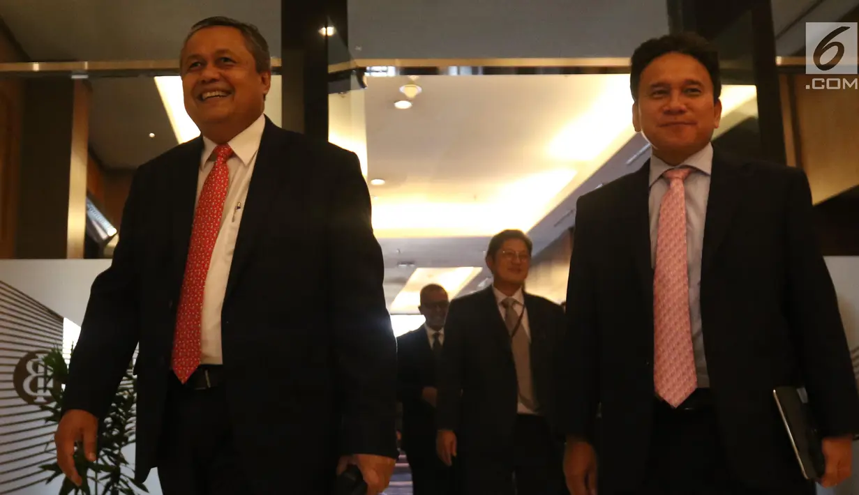 Gubernur BI Perry Warjiyo bersiap mengikuti Rapat Dewan Gubernur (RDG) Bank Indonesia di Jakarta, Kamis (20/6/2019). Rapat memutuskan untuk mempertahankan BI7DRR sebesar 6,00%, suku bunga Deposit Facility sebesar 5,25%, dan suku bunga Lending Facility sebesar 6,75%. (Liputan6.com/Angga Yuniar)