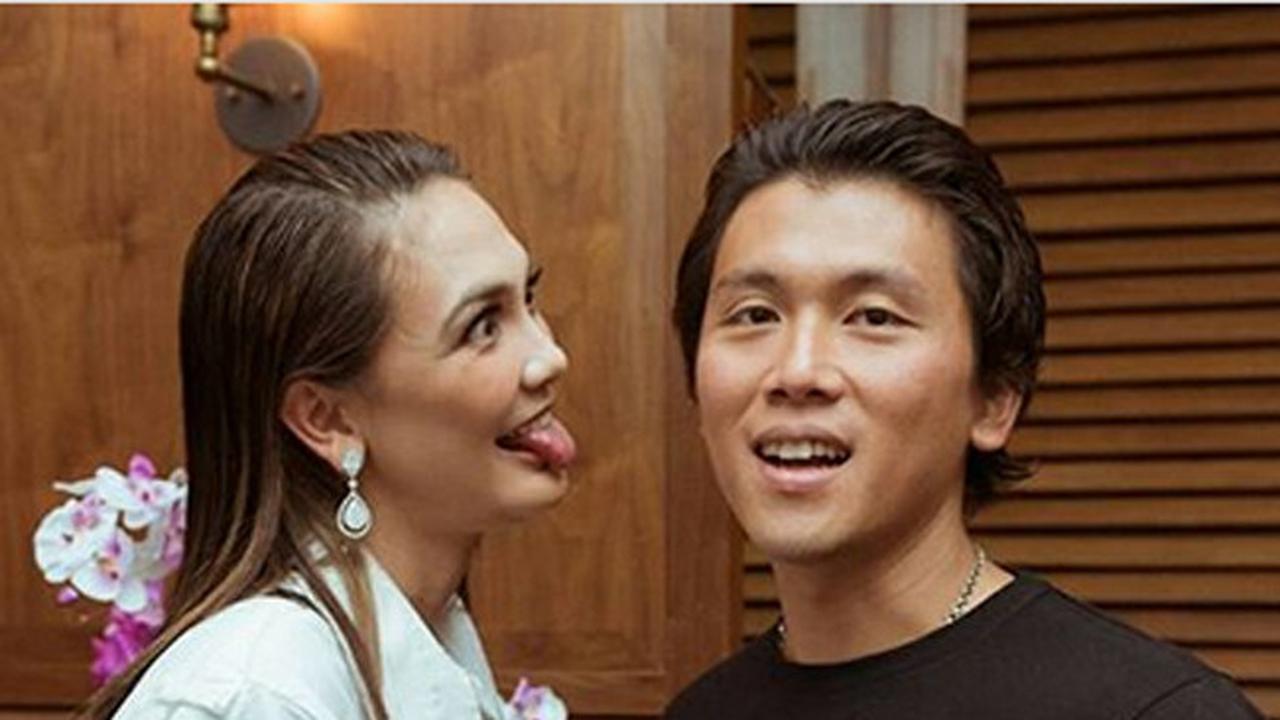[Bintang] Luna Maya dan Reino Barack