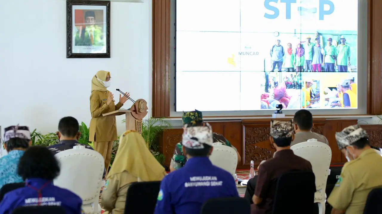 Bupati Banuwangi Ipuk Fiestiandani saat peluncuran Banyuwangi Hijau. (Istimewa).