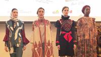 4 desainer Indonesia, Dian Pelangi, Itang Yunasz, Alleira Batik, dan 2 Madison Avenue akan memamerkan busana rancangannya di New York Fashion Week