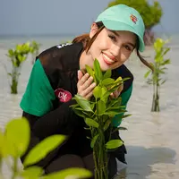 Intip pesona cantik Cinta Laura dengan wajah flawless meski terpapar matahari (@claurakiehl)