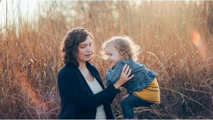 Menjadi Ibu/copyright /unsplash.com/@shelbymary_