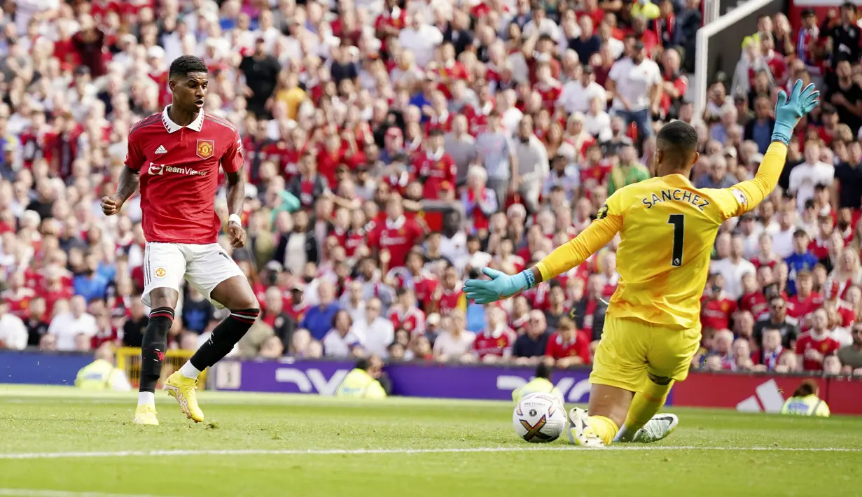 Marcus Rashford tak mampu menunjukan penampilan terbaiknya kala berhadapan dengan Brighton & Hove Albion. Bomber MU itu mempunyai tiga peluang bagus namun sayang tidak ada yang berujung menjadi gol. (AP/Dave Thompson)