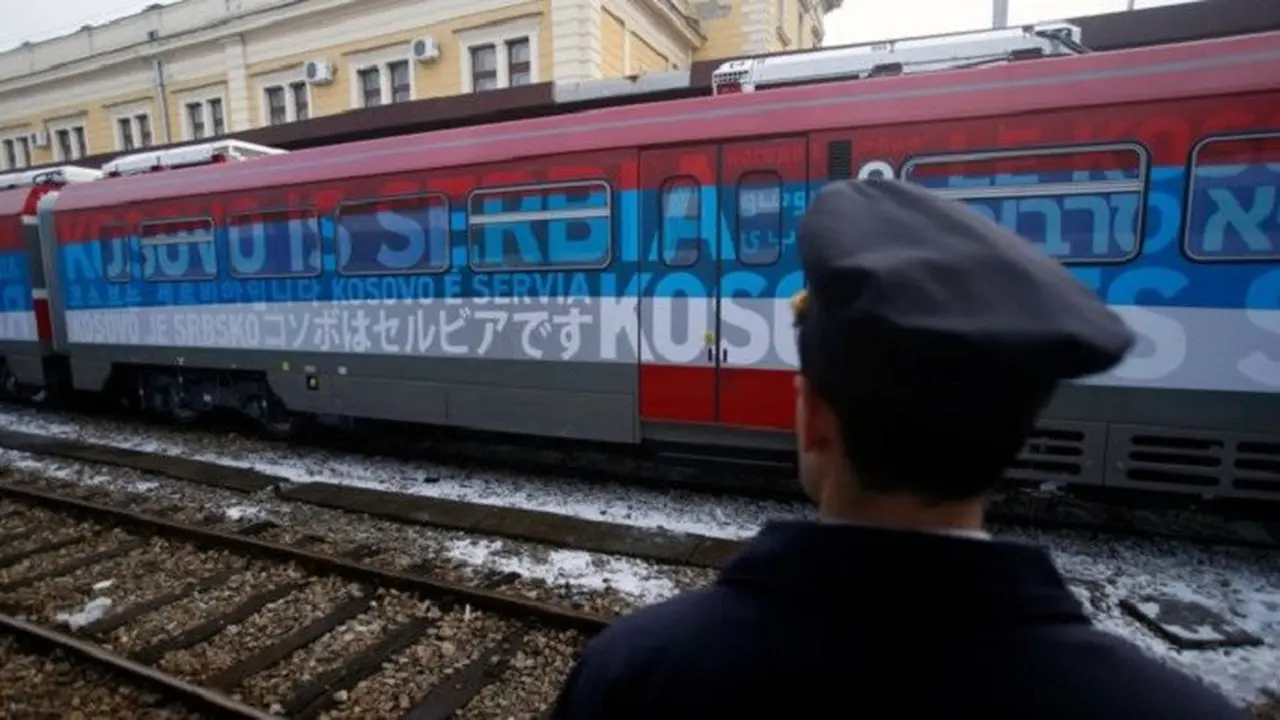 Slogan yang terdapat di kereta milik Serbia memicu eskalasi ketegangan dengan Kosovo
