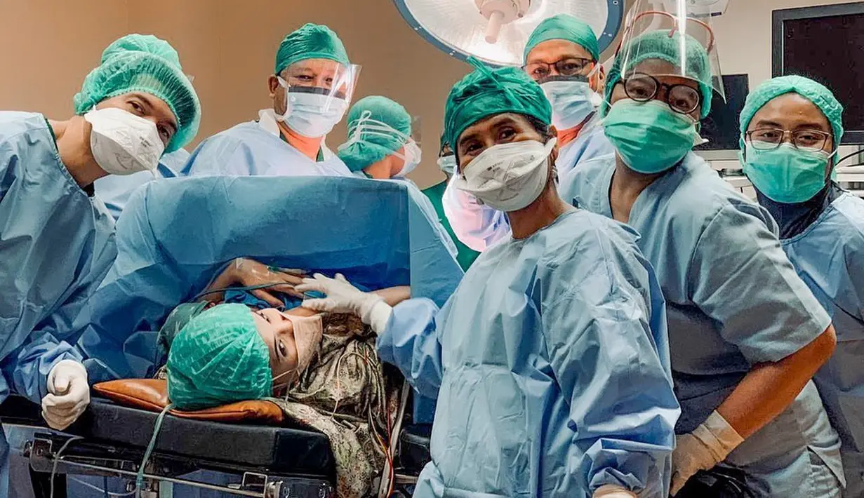 Zaskia Sungkar dan Irwansyah (Instagram/zaskiasungkar15)