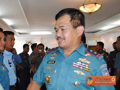 Citizen6, Surabaya: Pangkolinlamil Laksda TNI S.M. Darojatim, Latihan Pos Komando (Latposko) I Latihan Angkutan Laut Militer (Latanglamil) 2012 pada, Jumat (11/5) di di Ruang Gimin, Mako Satlinlamil Surabaya. (Pengirim: Dispenkolinlamil)