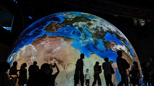 Mengunjungi Planetarium Terbesar Dunia yang Baru Dibuka di Shanghai