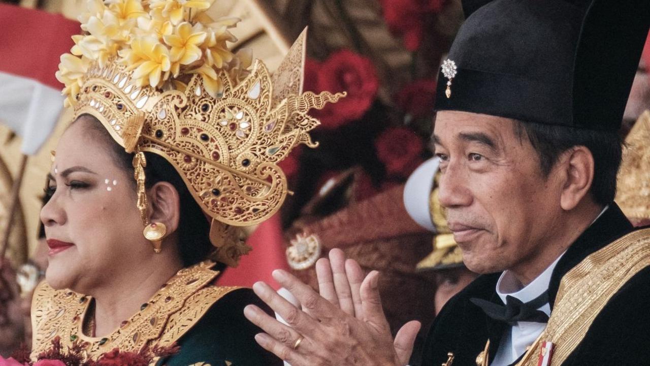 FOTO: Gagahnya Presiden Jokowi Pakai Baju Adat Kesultanan Ageman Songkok Singkepan Ageng saat Pimpin Upacara HUT ke-78 RI di Istana