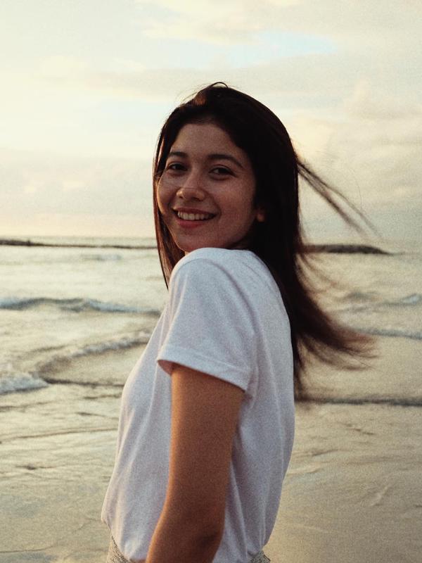 Senyum Selly Ambar Marino membuat banyak orang terpesona. Ia merupakan lulusan Chef Academy di Italia. (Liputan6.com/IG/@ambarmarino)