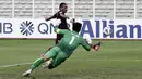 Striker PSM Makassar, Ferdinan Sinaga, berusaha mencetak gol ke ke gawang Shan United pada laga Piala AFC 2020 di Stadion Madya, Senayan, Jakarta, Rabu (26/2). PSM menang 3-1 atas Shan United. (Bola.com/Yoppy Renato)