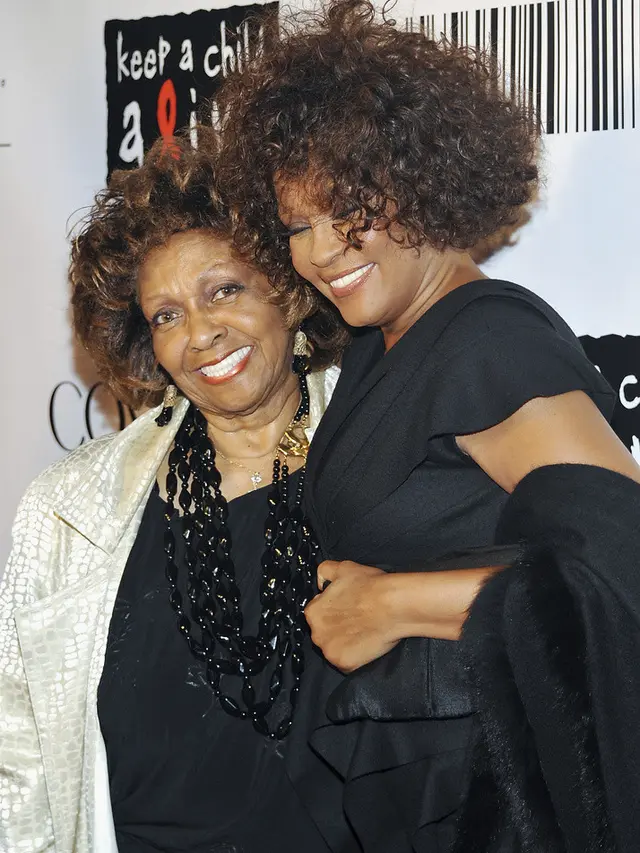 Cissy Houston dan putrinya, Whitney Houston pada 2010. (AP Photo/Evan Agostini, File)