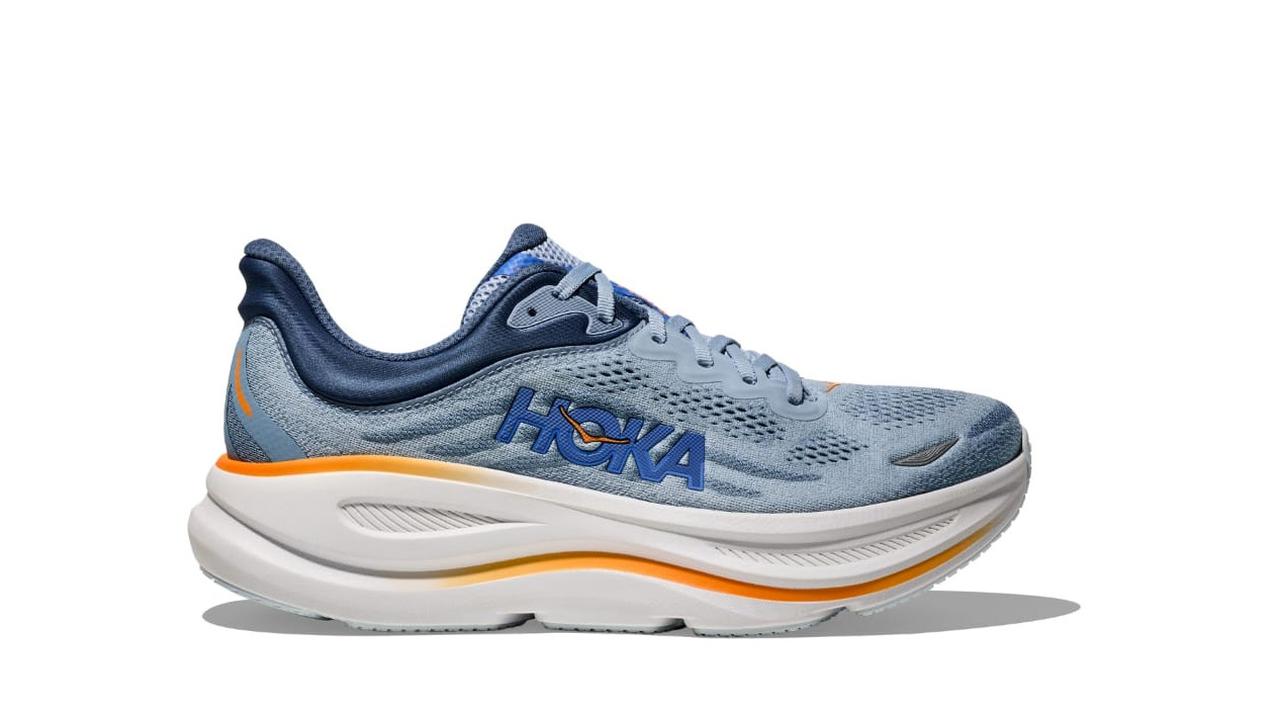 Ilustrasi sepatu/hoka Indonesia