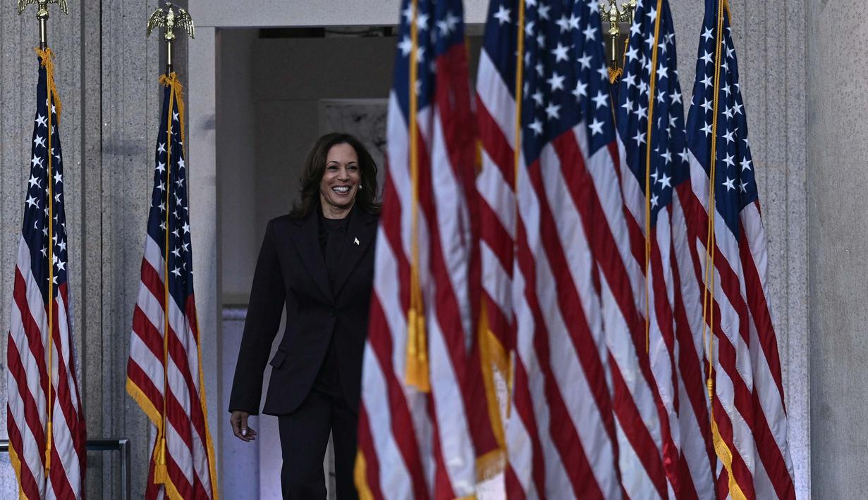 Wakil Presiden Amerika Serikat (AS) yang juga kandidat calon presiden dari Partai Demokrat, Kamala Harris tiba untuk berbicara di Universitas Howard di Washington DC, pada Rabu 6 November 2024. (Brendan SMIALOWSKI/AFP)