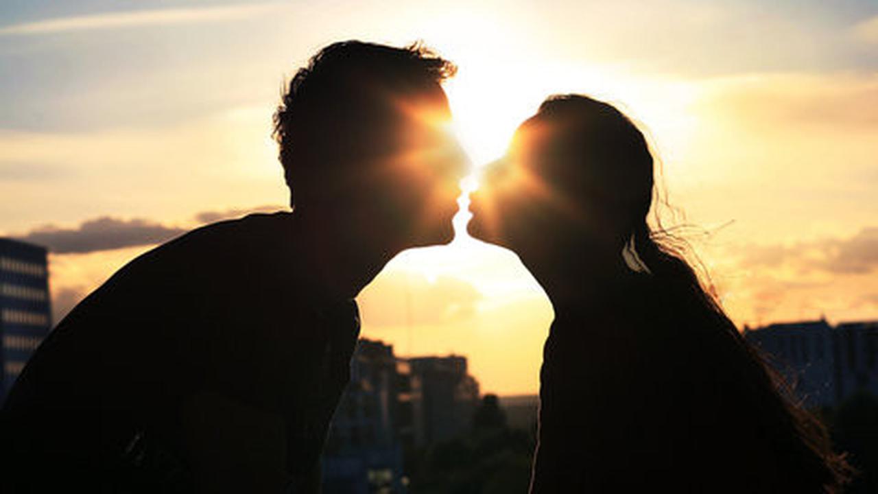 Ini teknik French kiss yang bikin wanita ketagihan!