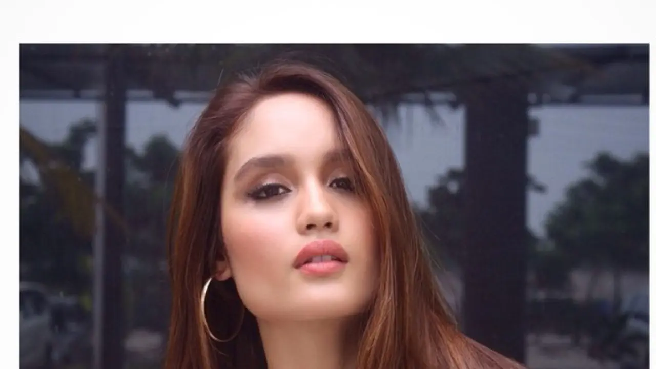 Cinta Laura