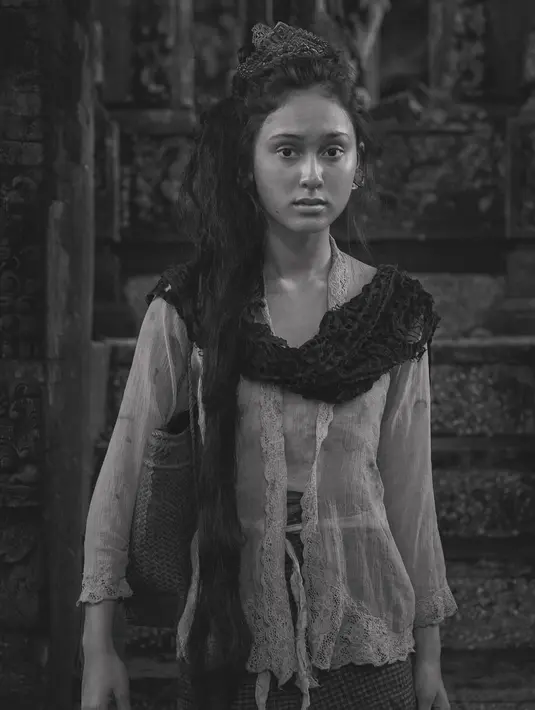 Konsep vintage ini dirancang oleh ayah dari aktor Antonio Blanco Jr yang merupakan seorang aktor yang kini namanya semakin populer. Kabarnya, Yasmin akan jalani pemotretan kembali di Museum Mario Blanco dengan tema yang lebih vintage.(Liputan6.com/IG/@yasminnapper)