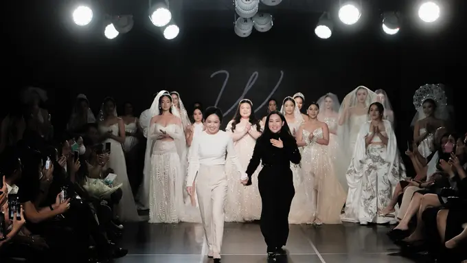 Fashion Show Etiquette White 2023