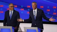 Wali Kota New York, Bill de Blasio, menyerang Joe Biden berulang kali. (AP)