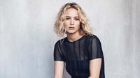 Saat ditanya adegan seks yang dilakukannya bersama lawan main, Jennifer Lawrence langsung kabur.