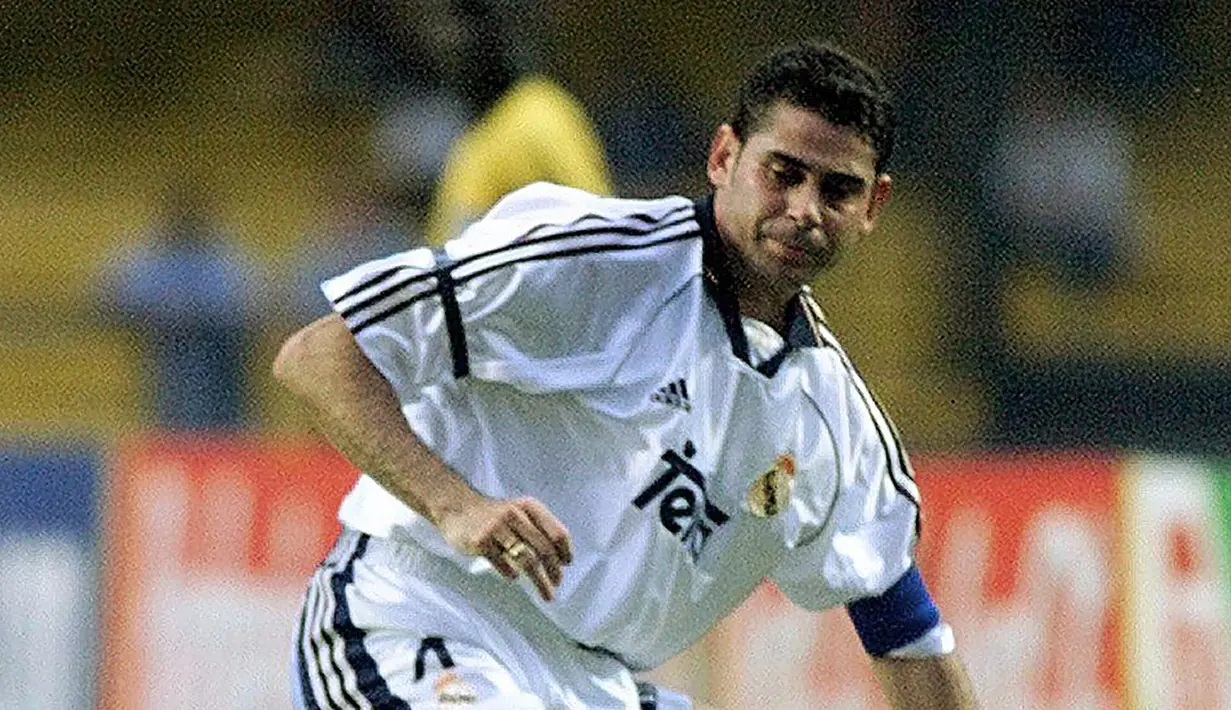 Fernando Hierro (105 gol) - Selama berkarier di kompetisi La Liga, Hierro sangat produktif dalam mencetak gol. Hierro sendiri pernah berseragam Real Madrid dan Real Valladolid selama bermain di La Liga. (AFP/Marie Hippenmeyer)