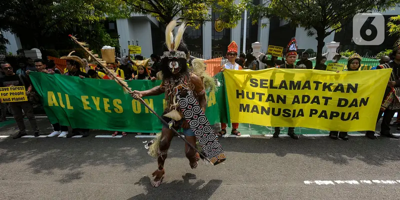 Masyarakat Adat Papua dan Aktivis Lingkungan Sampaikan 253.823 Petisi di Mahkamah Agung