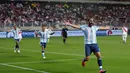 Pemain Argentina, Gonzalo Higuain merayakan golnya ke gawang Peru pada laga kualifikasi di Nacional Stadium, Lima, Peru. (REUTERS/Janine Costa) 