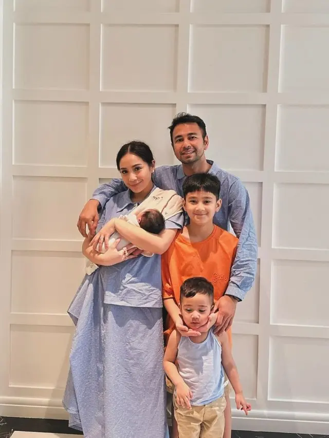 Rafathar dan Rayyanza Bareng Lily