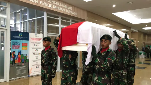Jenazah Mien Sugandhi diberangkatkan ke TMP Kalibata