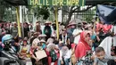 Hari Tani Nasional 2024 dipimpin oleh Serikat Petani Indonesia (SPI) dan Partai Buruh, digelar di dua tempat, yakni di depan Istana Negara dan Gedung DPR RI, Jakarta. (Yasuyoshi CHIBA/AFP)
