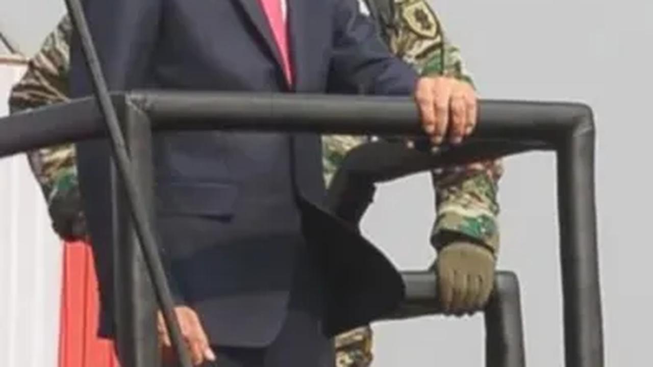 VIDEO: Jokowi Bangga TNI Paling Dipercaya Rakyat
