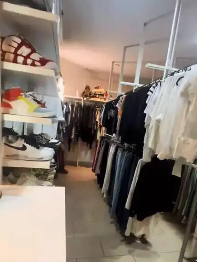 Potret walk in closet Rina Nose (Sumber: TikTok/@anaktv_pecintakorea)