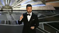Komedian Jimmy Kimmel membuka acara Academy Awards ke-90 di Hollywood, California (4/3). (AFP Photo/Mark Ralston)