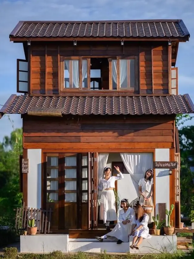 Rumah 2 Lantai Kayu Ala Jepang