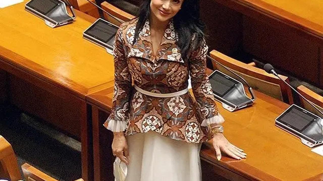 7 Model Baju Batik Kombinasi Kain Polos untuk Wanita Terbaru, Yuk Padupadankan Agar Tampil Cantik