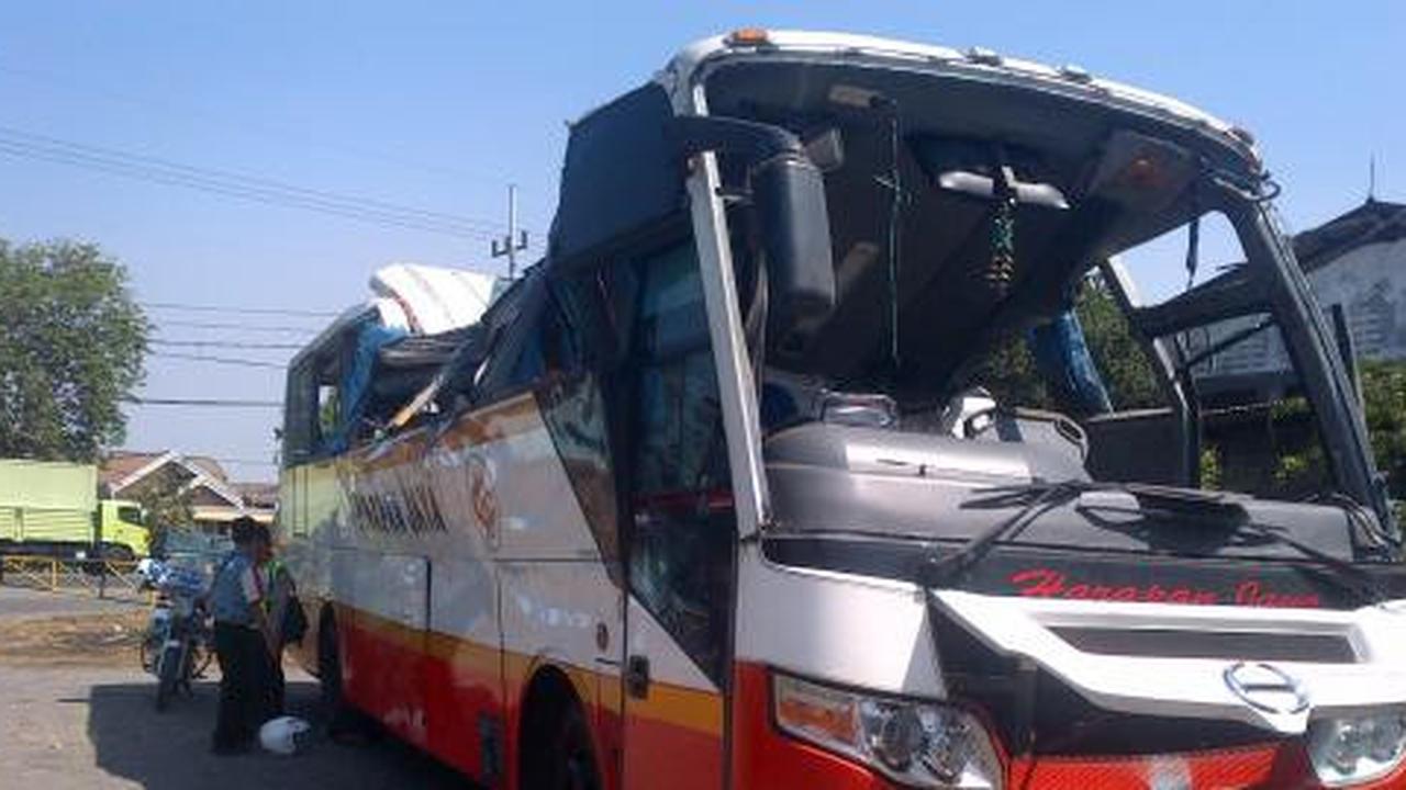 Bus terguling di Semarang, belasan penumpang luka