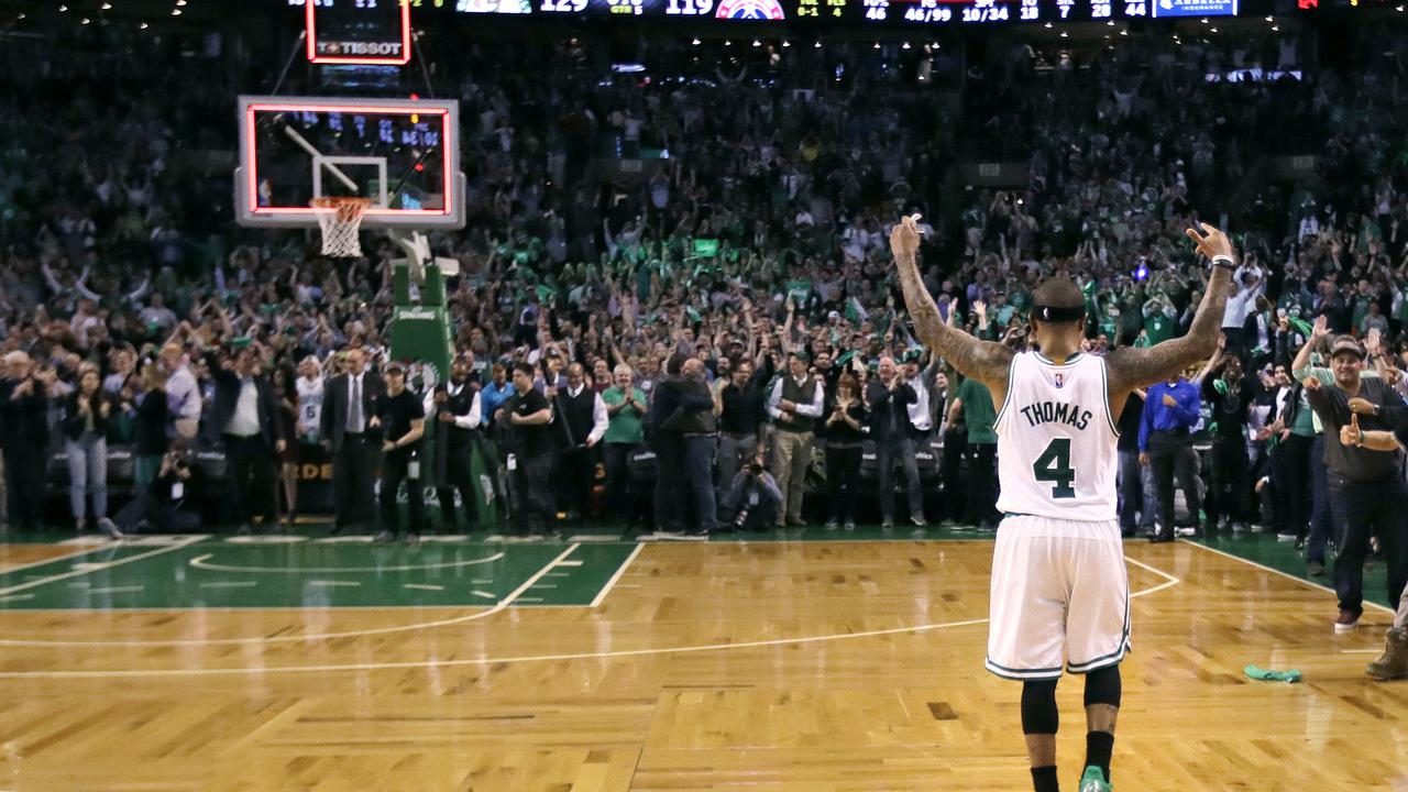 Guard Boston Celtics Isaiah Thomas rayakan kemenangan 129-119 atas Washington Wizards pada game kedua semifinal Wilayah Timur play-off NBA di TD Garden, Rabu (3/5/2017) pagi WIB. 