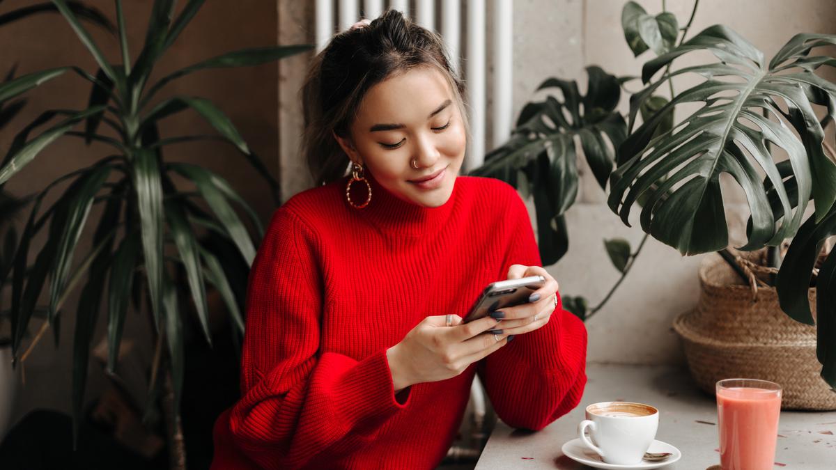 Lebih Suka Chat daripada Telepon? Ini 4 Fakta Menarik Tentang Kepribadianmu!