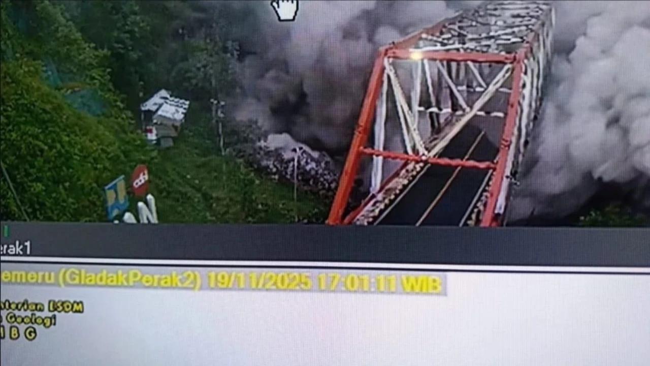 Erupsi Gunung Semeru, Luncuran Awan Panas Sudah Lewati Jembatan Penghubung Lumajang-Malang