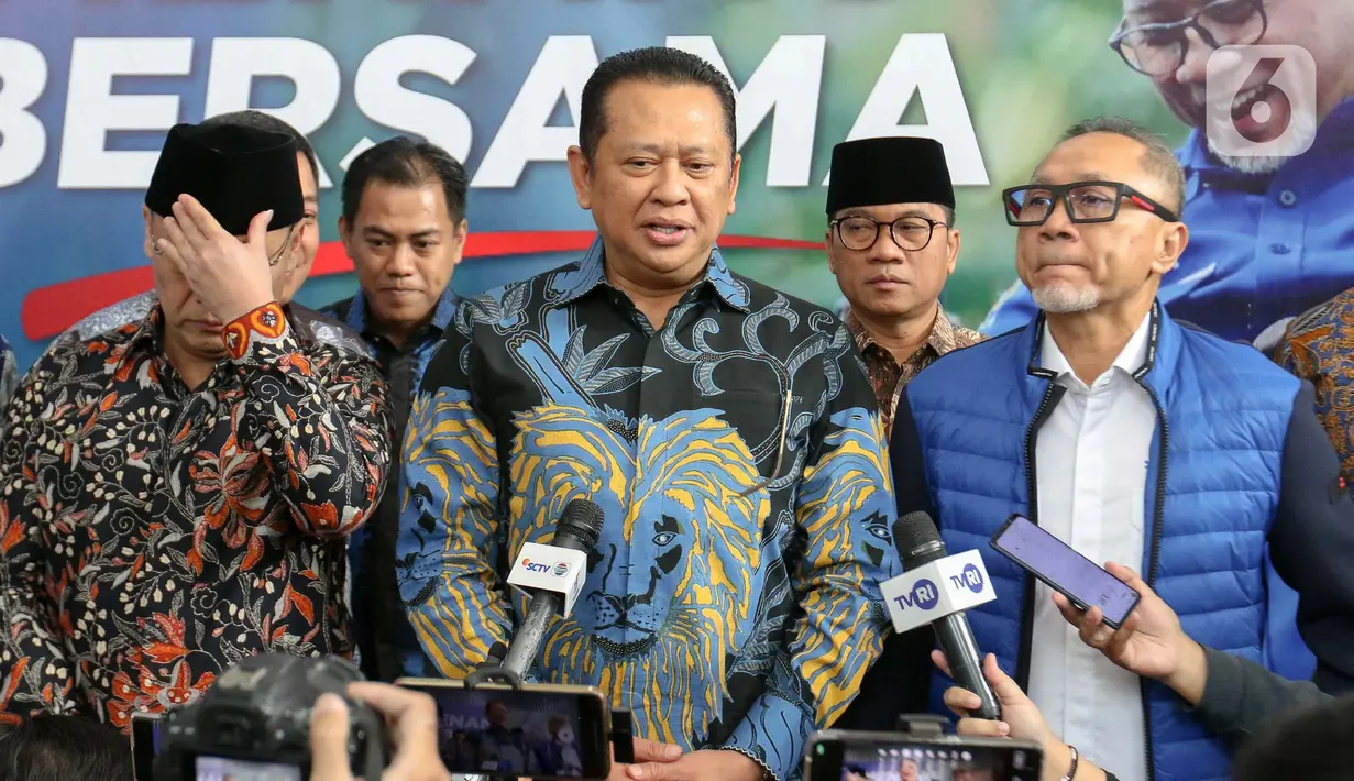 Usai pertemuan, Ketua MPR RI Bambang Soesatyo membeberkan keinginan-keinginan Ketua Umum PAN Zulkifli Hasan terhadap keberlangsungan bangsa ke depannya. (Liputan6.com/Herman Zakharia)
