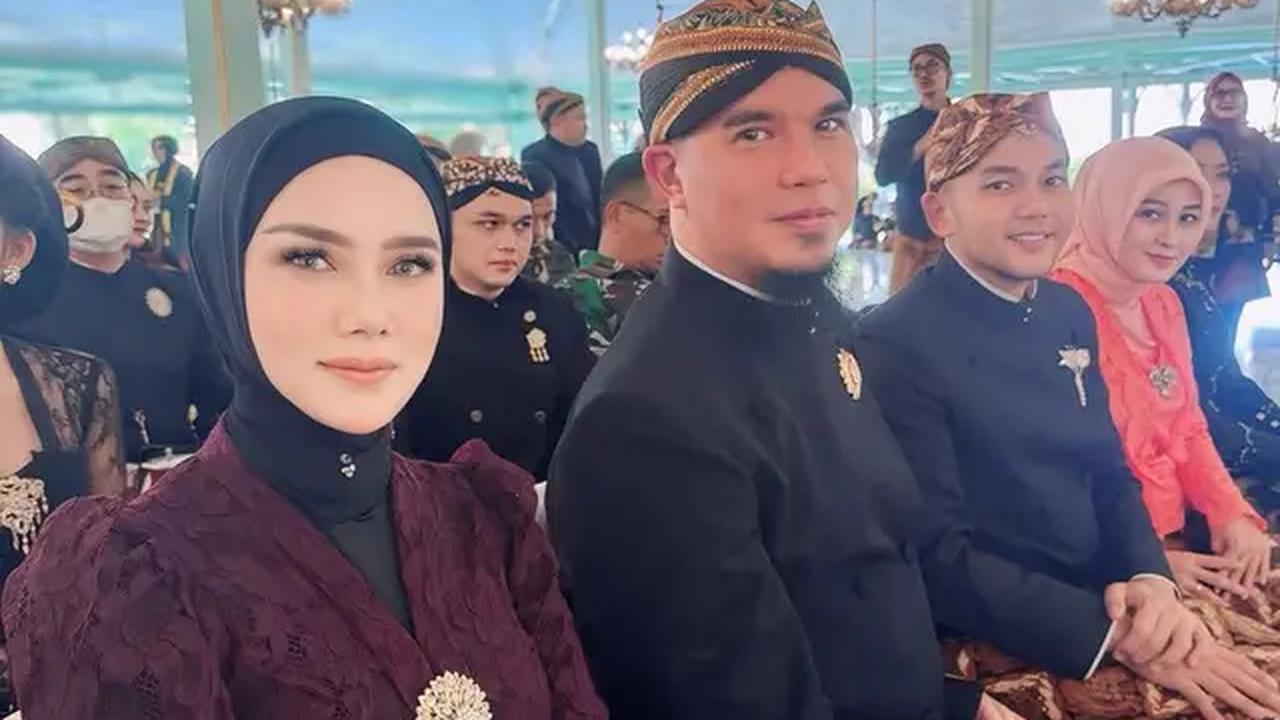 Mulan Jameela Hadir di Keraton Surakarta Bersama Ahmad Dhani. [@ahmaddhaniofficial]