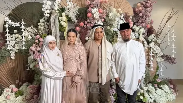 Potret Mulan Jameela di Pengajian Kehamilan Alyssa Daguise