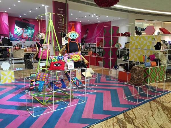 Banyak penawaran menarik di sini | Photo: Copyright Doc Vemale.com